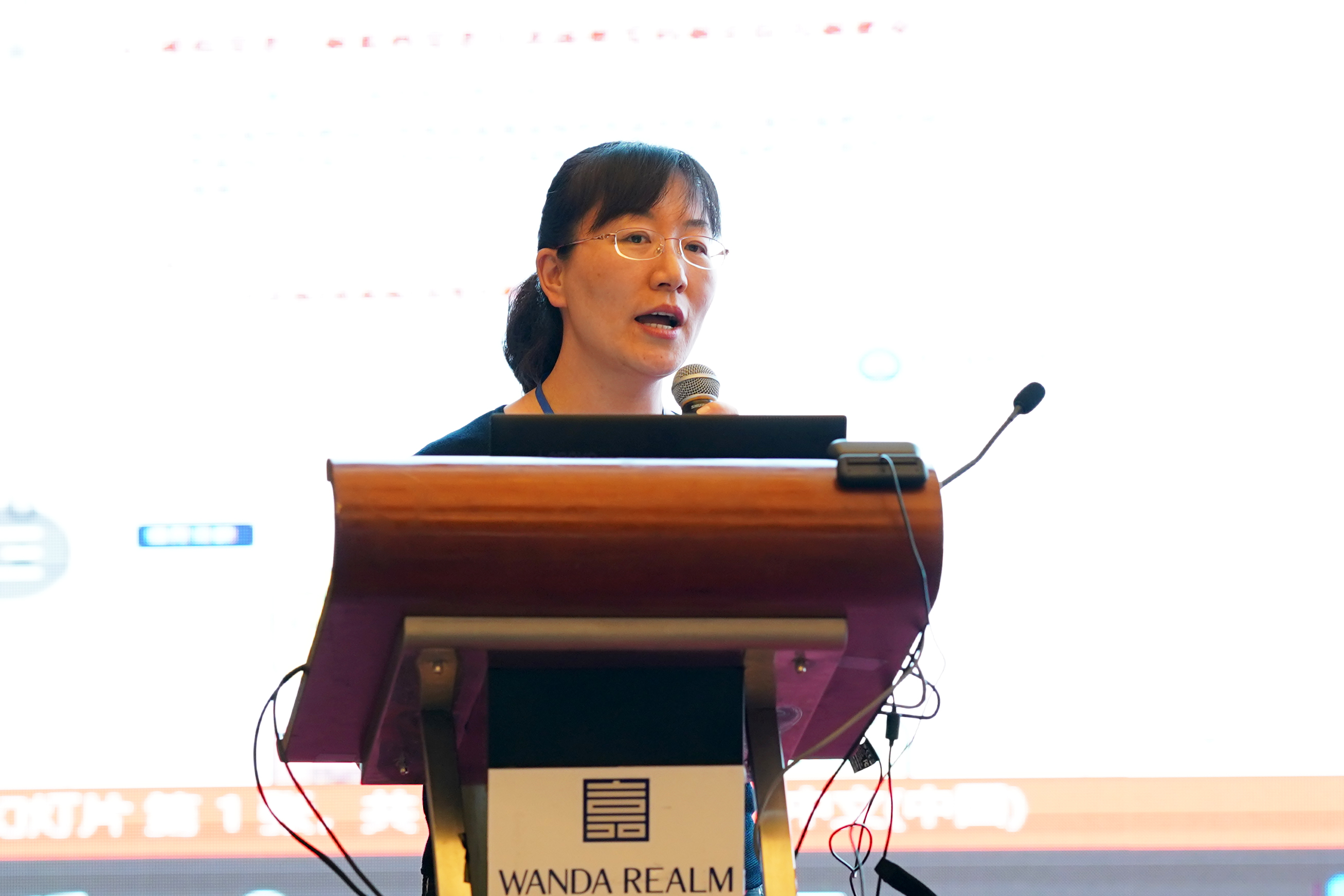 杨克西受邀在第五届全国医学英语教学与学术研讨会上作专题报告