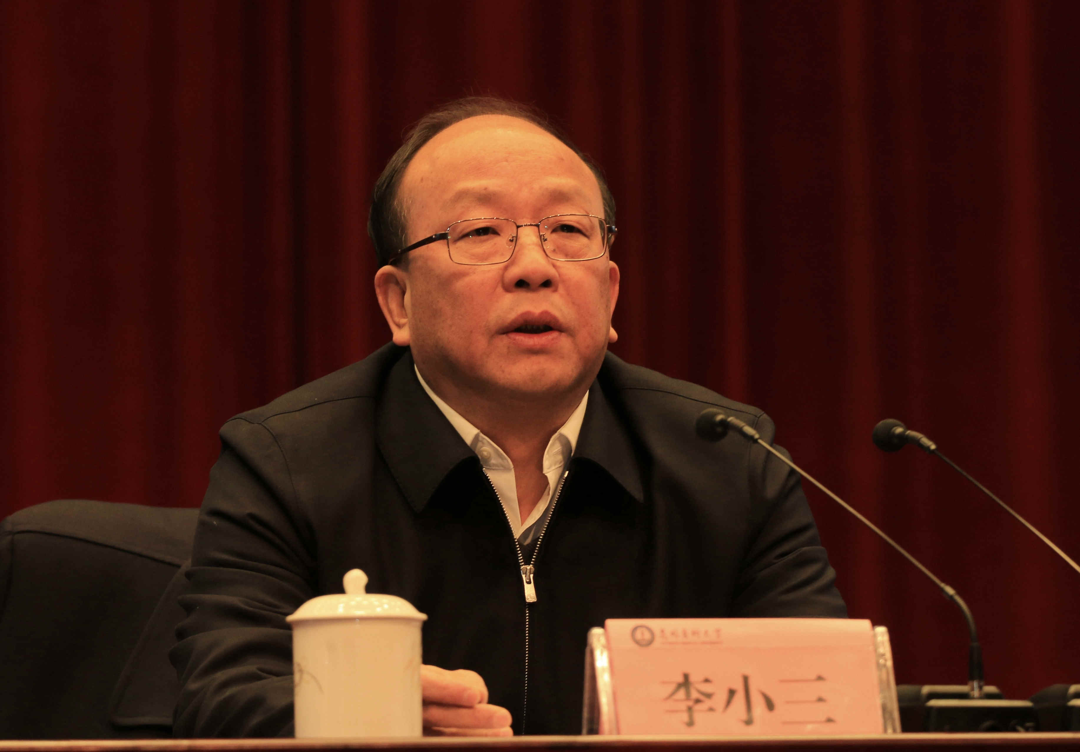 省委常委省委组织部部长李小三到我校宣讲党的十九届四中全会精神