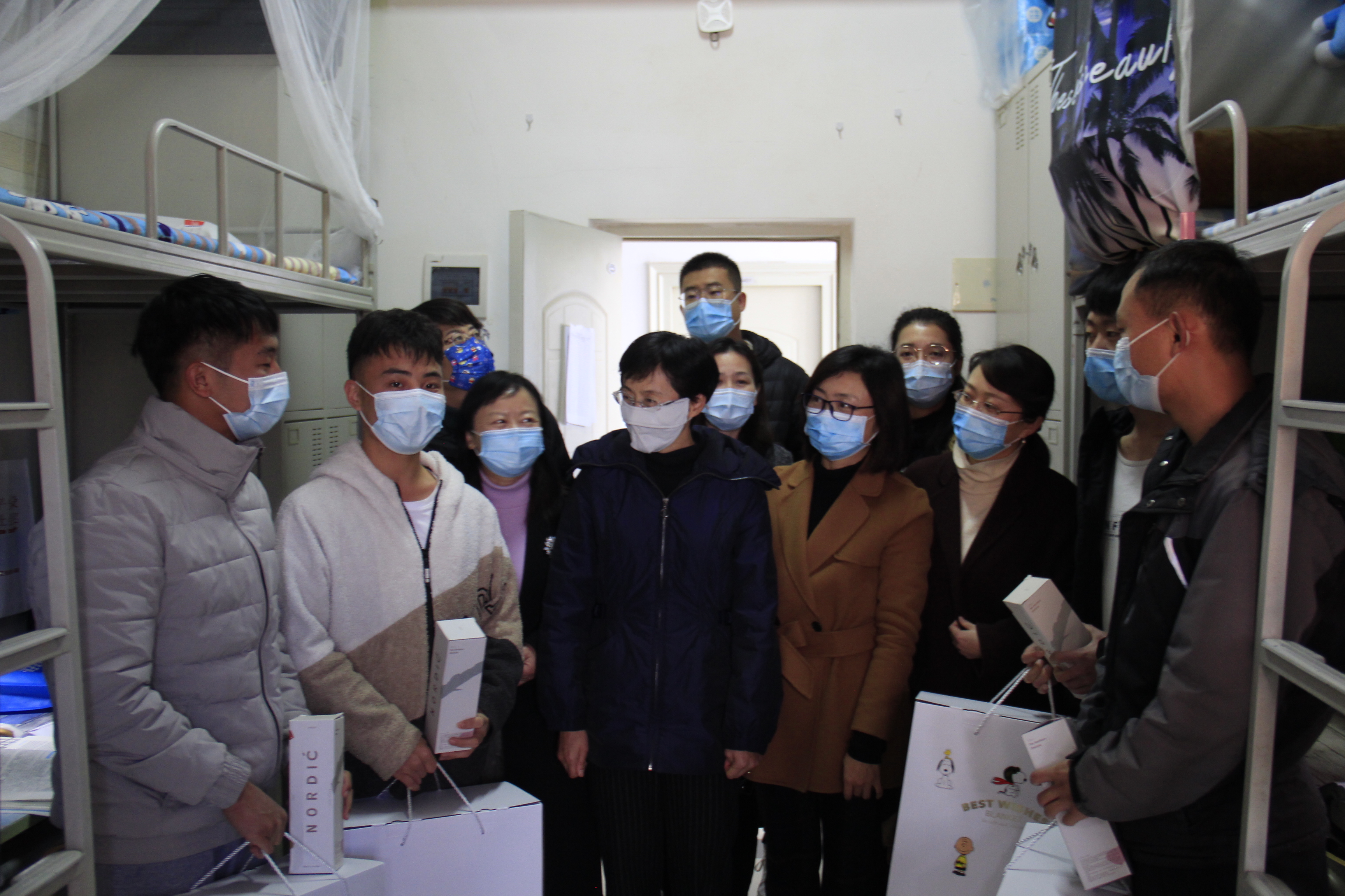 昆明医科大学开展2021年冬季学生慰问活动