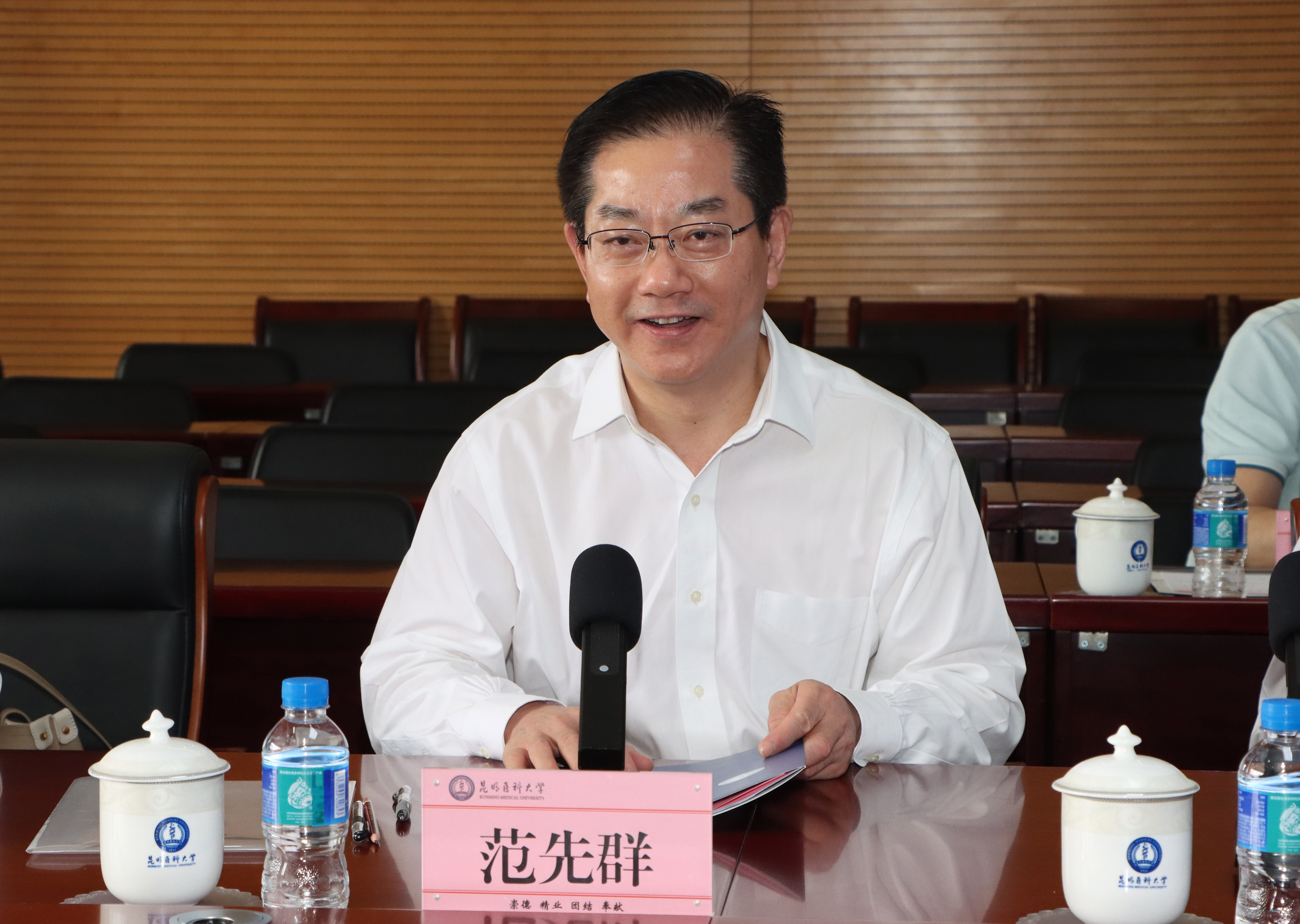 昆明医科大学与上海交通大学医学院举行合作协议签字仪式