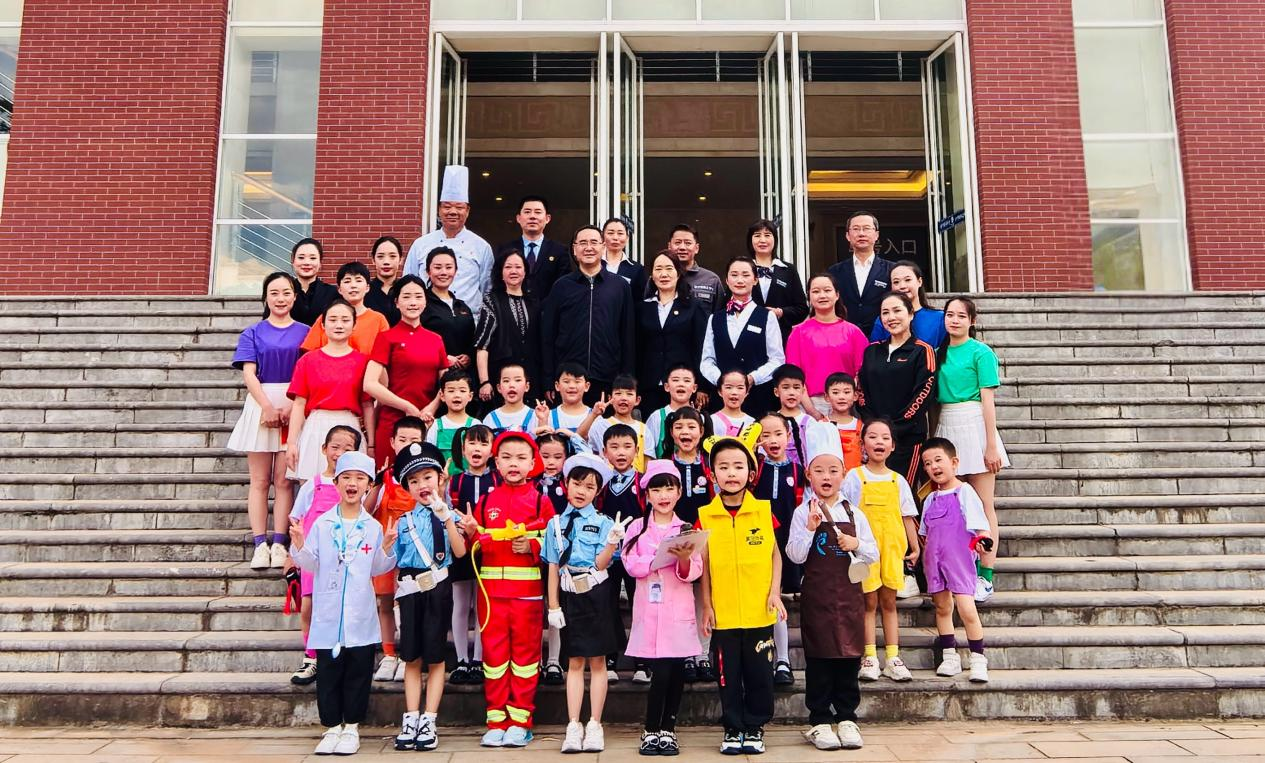 幼儿园（吾悦园区）荣获昆明医科大学2025职业装服饰秀活动最