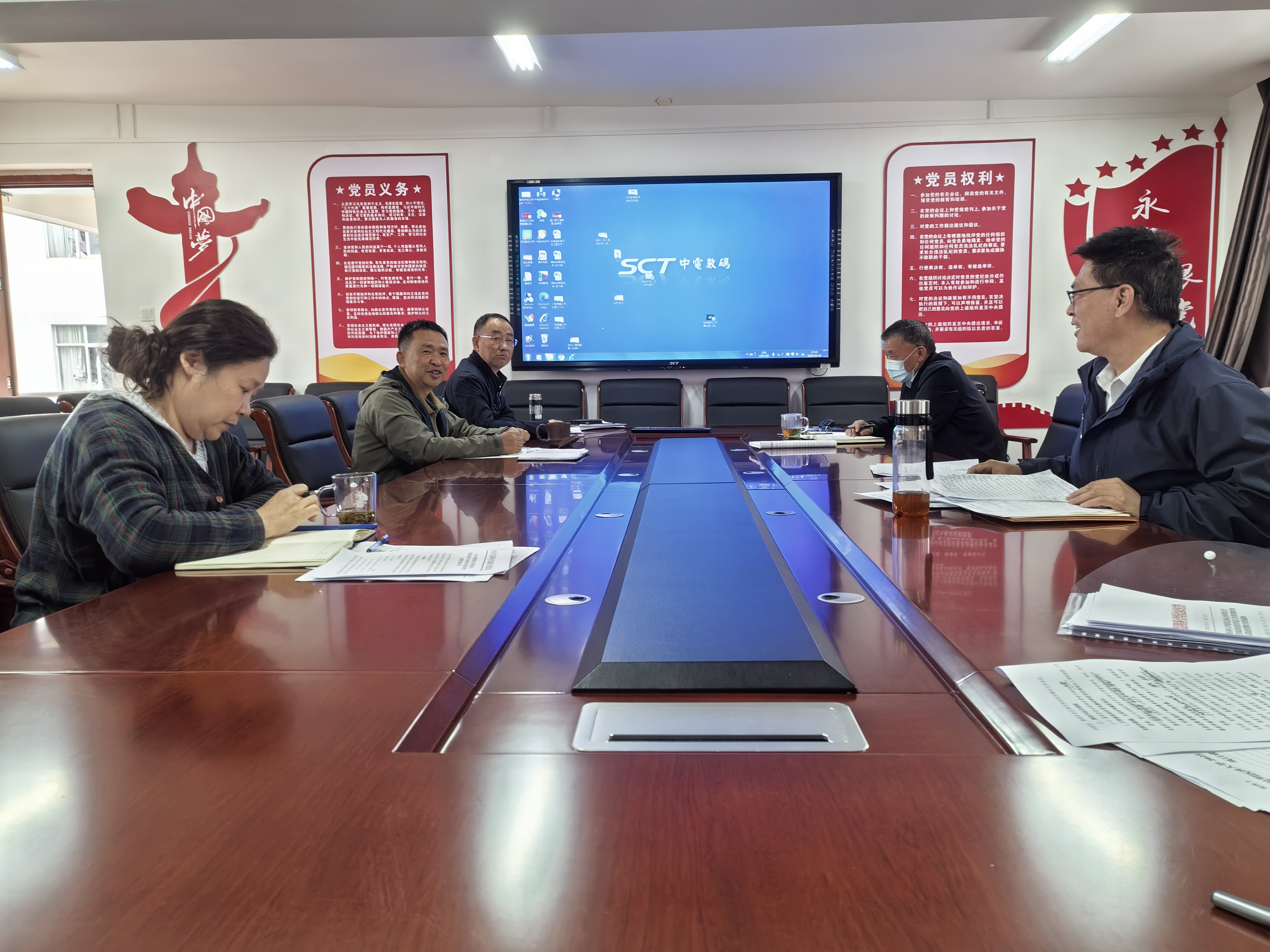 离退休工作处研究部署党建工作