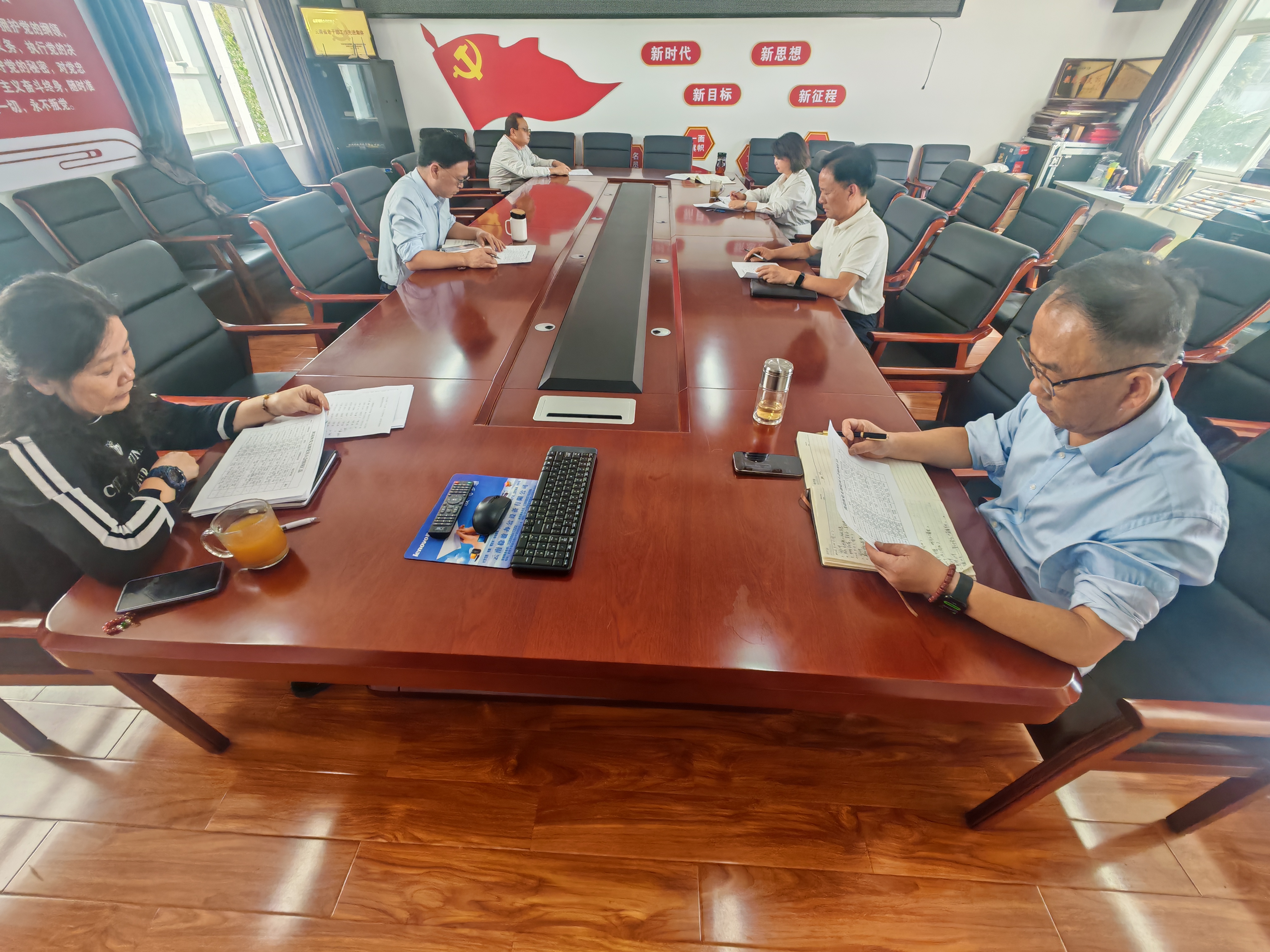 离退休工作处召开中秋、国庆、重阳节前安全稳定和党风廉政建设工